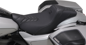Signature Series Squareback™ Seat - Gripper Vinyl - Chevron - Gunmetal Stitch - FLH/FLT '23-'25