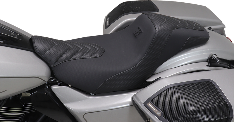Signature Series Squareback™ Seat - Gripper Vinyl - Chevron - Gunmetal Stitch - FLH/FLT '23-'25