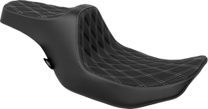Predator III Seat - Double Diamond - Silver Stitched - FLT/FLH '23-'24